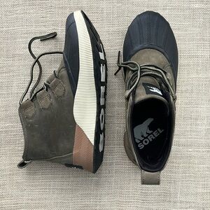 Forest green waterproof Sorel boots